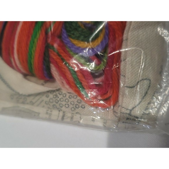 Vintage Bucilla Crewel Kit 1942 "SUSIE Q" Doll Crewel Embroidery Pillow - Picture 6 of 7